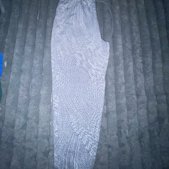 Grey women’s lulu lemon joggers size 8 - Picture 2 of 3